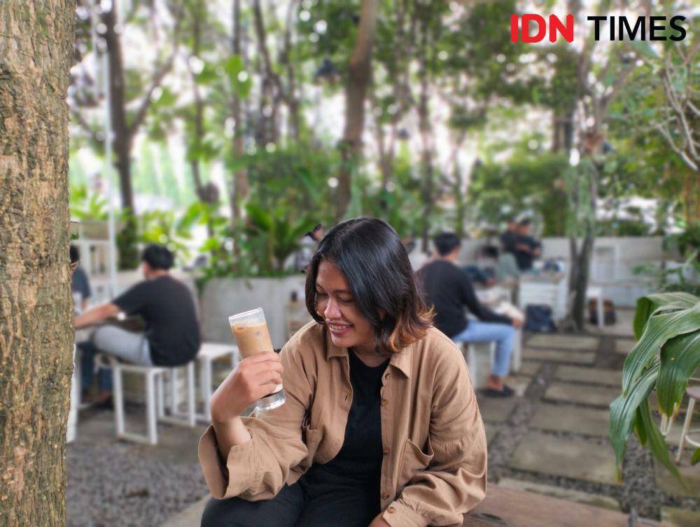 Rvang, Kedai kopi berkonsep garden di Kentintang Surabaya. (IDN Times/Khusnul Hasana)