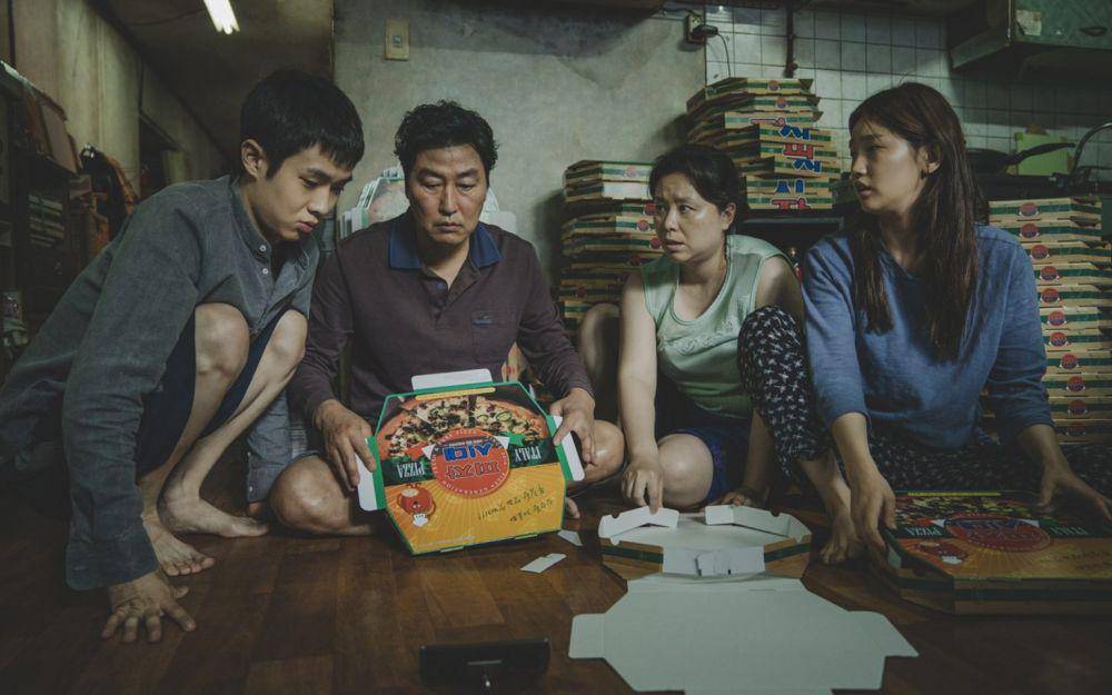cuplikan adegan dalam film Korea Parasite (cjnews.cj.net)