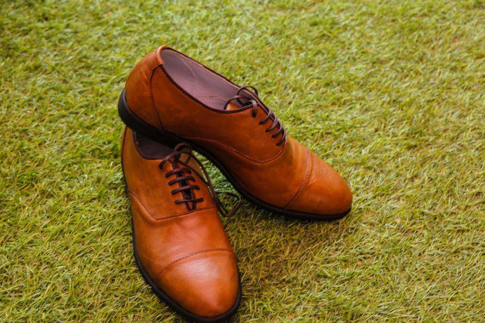 Sepatu oxford (pexels.com/Oluwaseun Duncan)
