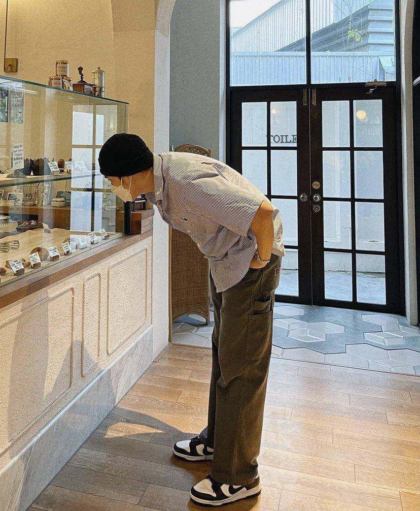 Potret Outfit Ngedate (instagram.com/gunsmile)