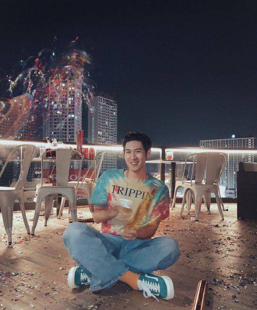 Potret Outfit Ngedate (instagram.com/gunsmile)