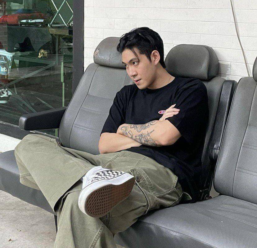 Potret Outfit Ngedate (instagram.com/gunsmile)