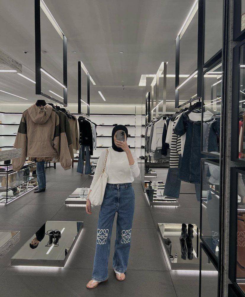 Potret OOTD Pakai Sandal (instagram.com/ameliaelle)