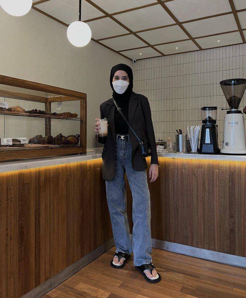 Potret OOTD Pakai Sandal (instagram.com/ameliaelle)
