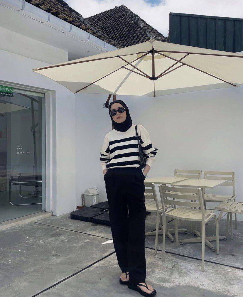 Potret OOTD Pakai Sandal (instagram.com/ameliaelle)