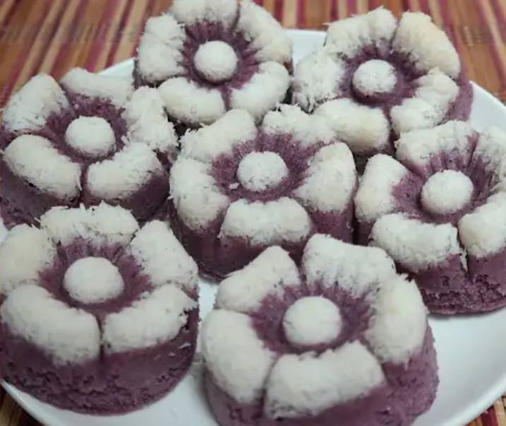 putu ayu ubi ungu (YouTube.com/Hernings Kitchen)