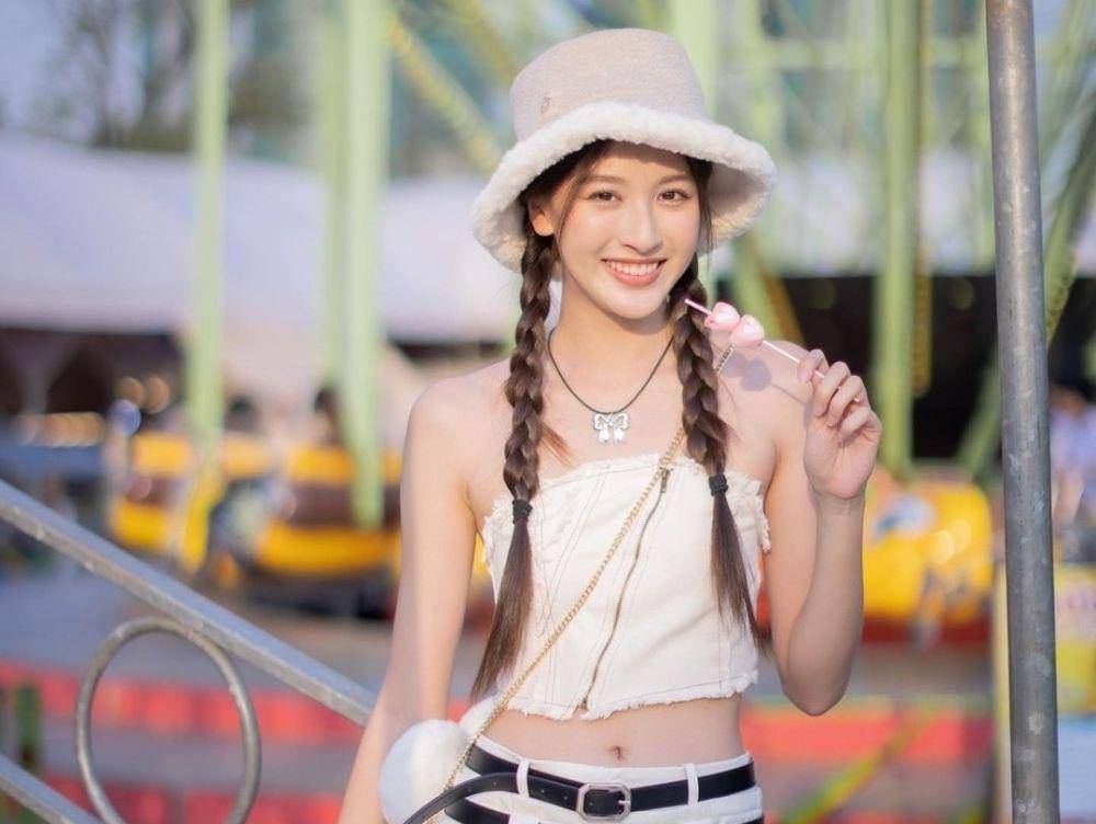 View Benyapa (instagram.com/viewbenyapa)