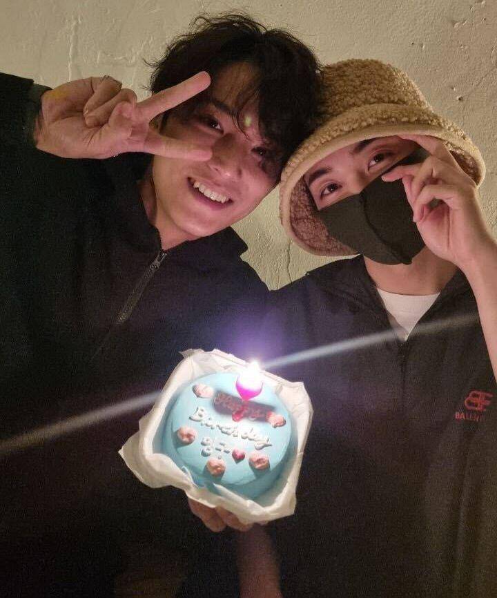 Mingyu dan Jeonghan SEVENTEEN (twitter.com/pledis_17)