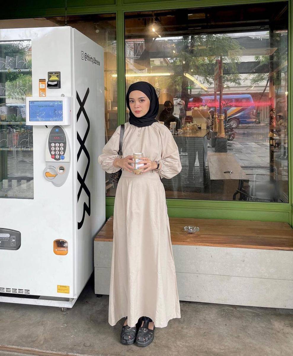 referensi korean style dengan dress ala selebgram (instagram.com/yurezalina)