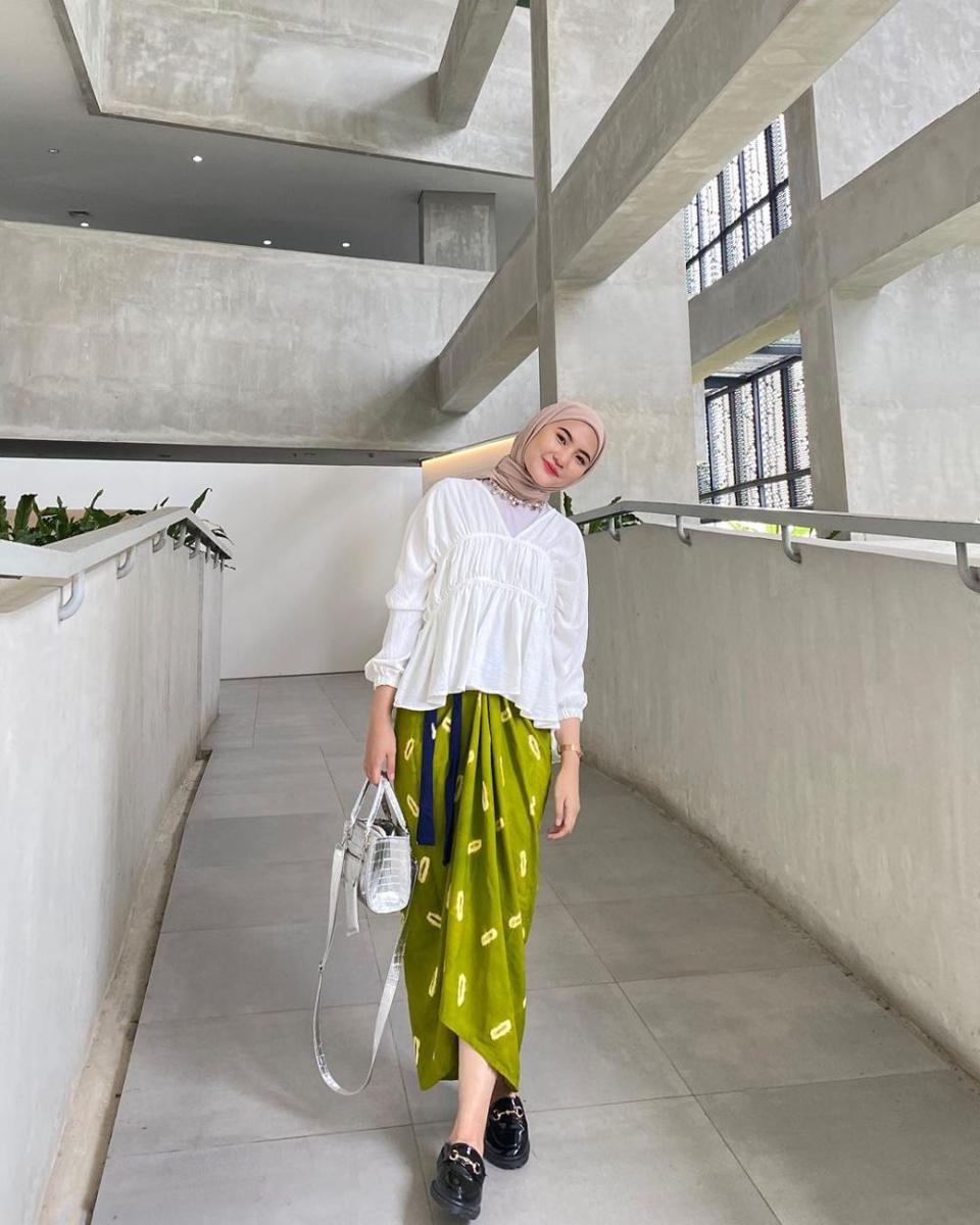 inspirasi padu padan outfit bukber hijab ala Intan Ghazella (instagram.com/intanghazll_)