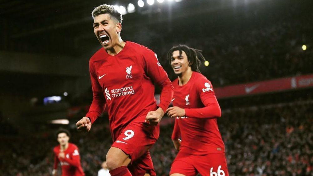 Roberto Firmino setelah mencetak gol ke gawang Manchester United. (instagram.com/liverpoolfc)