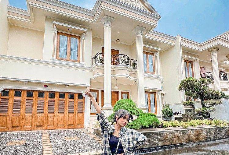 potret home tour rumah baru Fuji (instagram.com/fuji_an)