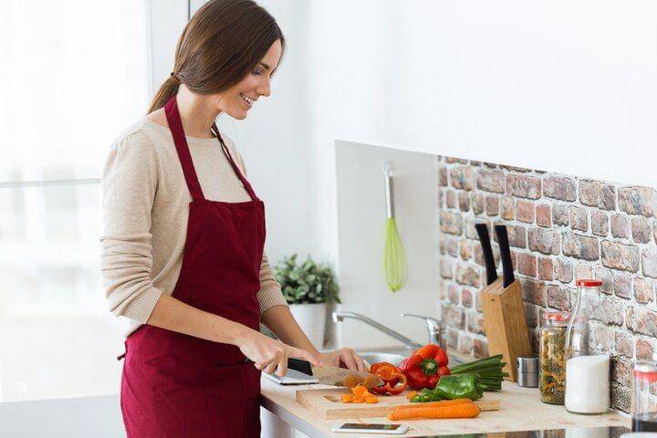 ilustrasi memasak (freepik.com/nensuria)