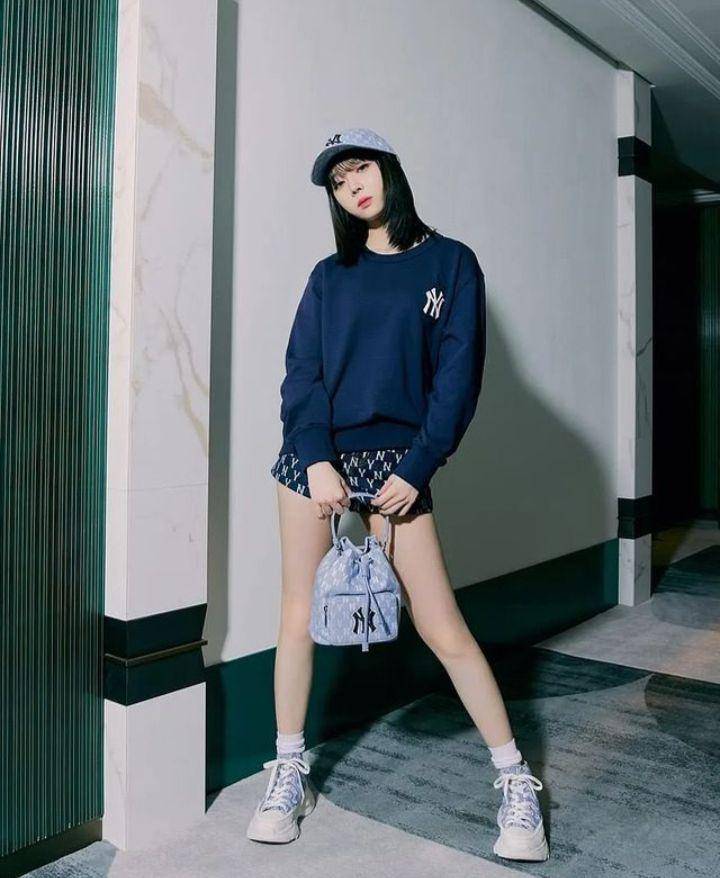 Potret OOTD Winter aespa (instagram.com/winter.aespa)