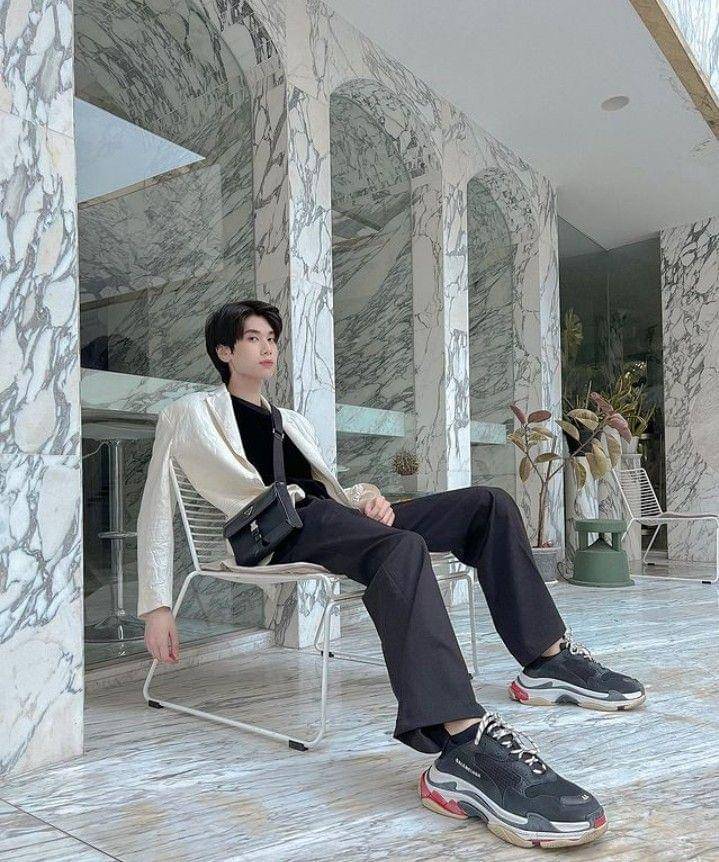 outfit dengan outer ala Dunk Natachai (instagram.com/dunknatachai)