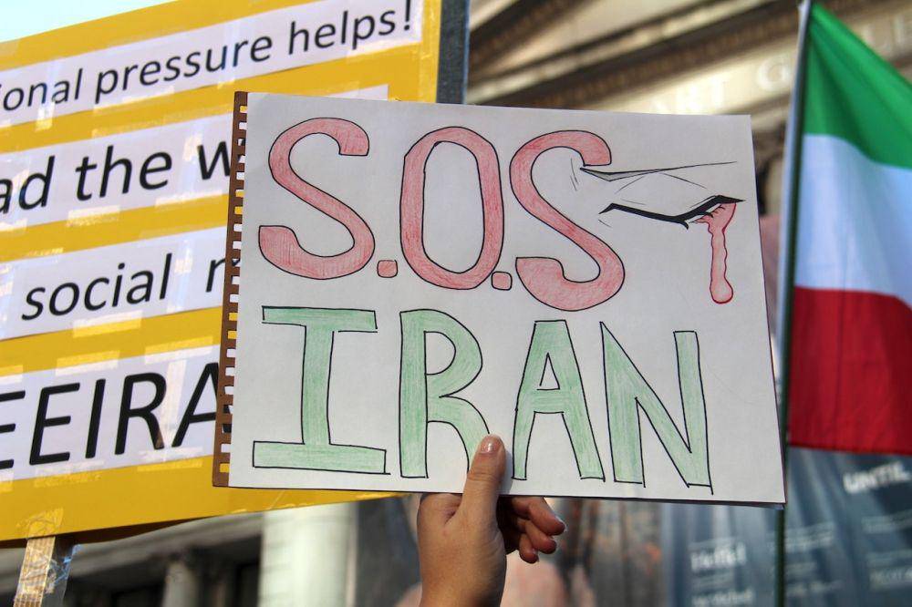 ilustrasi demo di Iran (pexels.com/Sima Ghaffarzadeh)