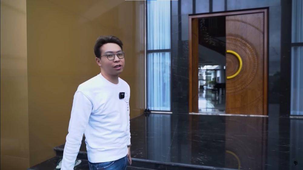 rumah baru dr. Richard Lee (youtube.com/dr. Richard Lee, MARS)