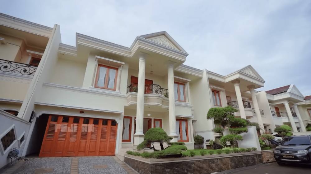 potret home tour rumah baru Fuji (dok.YouTube/Property Bro)