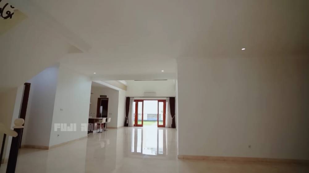 potret home tour rumah baru Fuji (dok.YouTube/Property Bro)