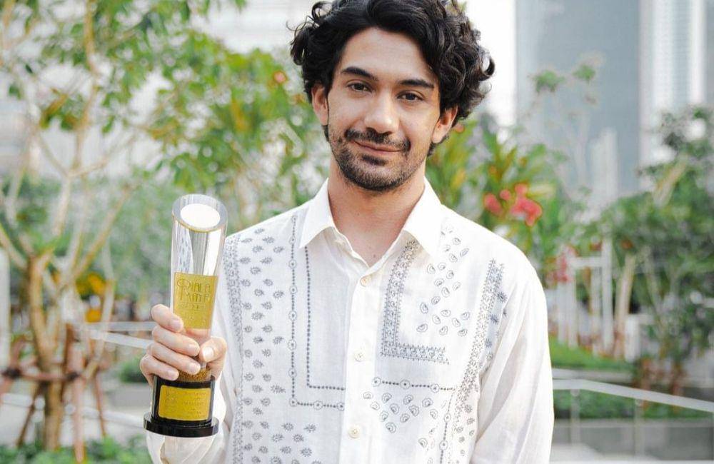 Reza Rahadian (instagram.com/officialpilarez)