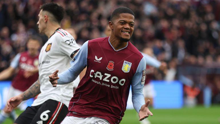 potret pemain Aston Villa telah mencetak gol ke gawang Manchester United (skysports.com)