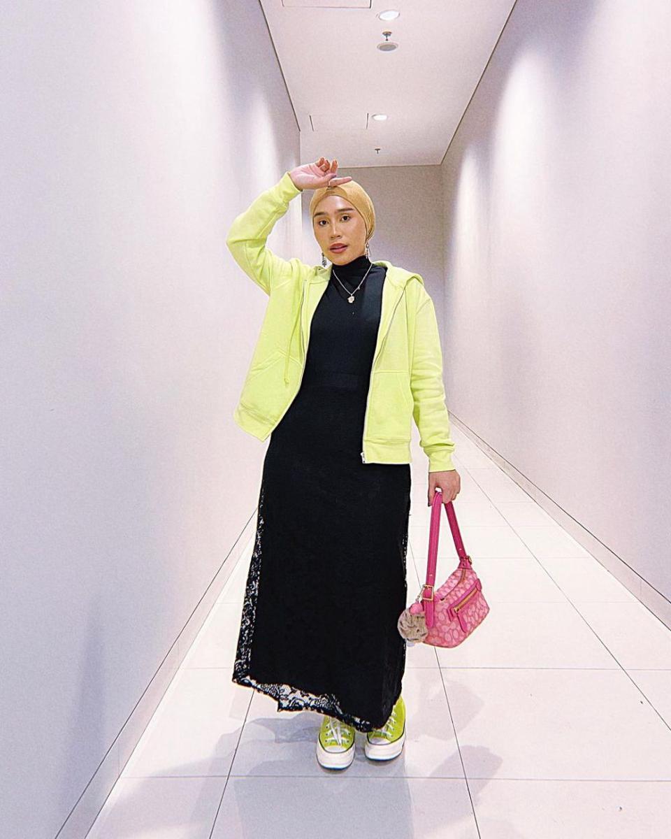 Ashilla Sikado dan tampilan modisnya (instagram.com/ashillasikado)