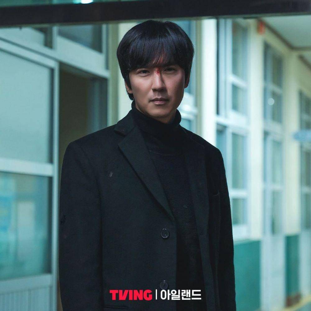 Van (Kim Nam Gil) di drakor Island part 1 dan 2 (instagram.com/tving.official)
