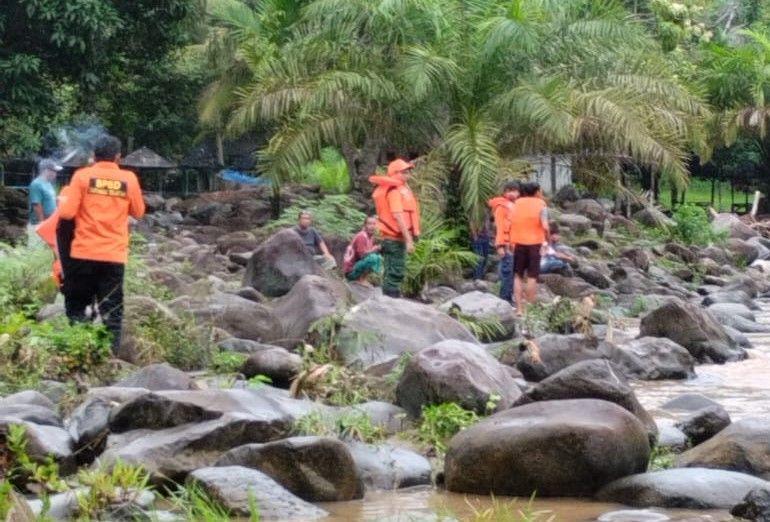 Pencarian santriwati di Sungai Parsarsiran Batangtoru, Tapsel (Dok.BPBD Tapsel)