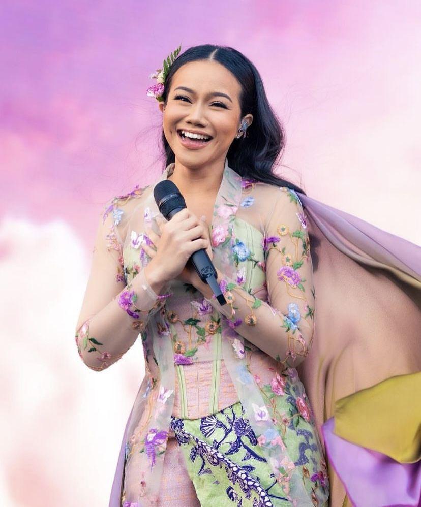 potret Yura Yunita saat tampil Manggung di Bandung (instagram.com/yurayunita)