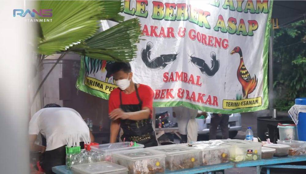Nagita datangkan warung kaki lima (YouTube.com/Rans Entertainment)