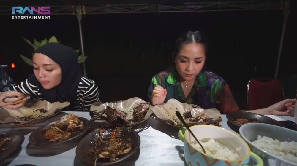 Nagita datangkan warung kaki lima (YouTube.com/Rans Entertainment)