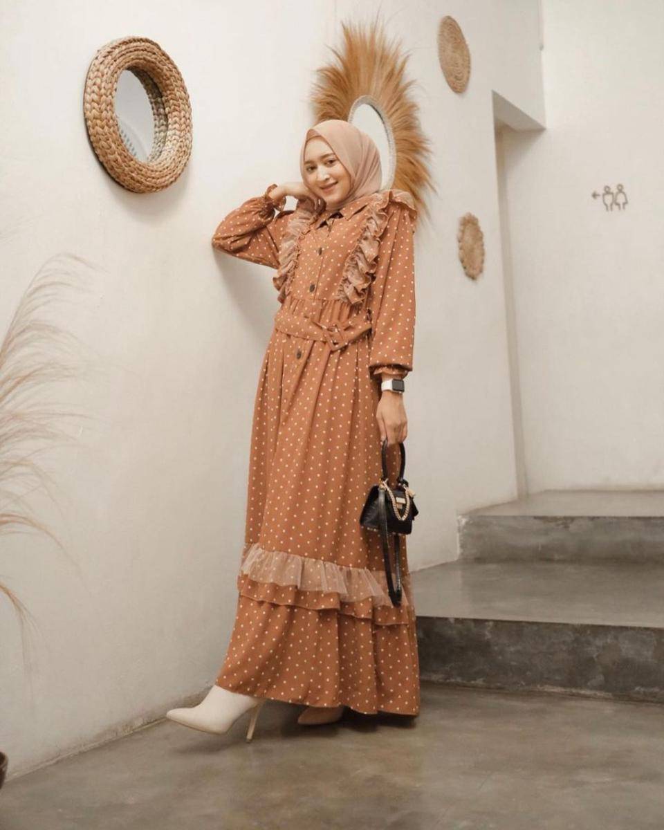 OOTD hijab cewek bumi ala selebgram Seviqe Febinita (instagram.com/seviqfebinita)