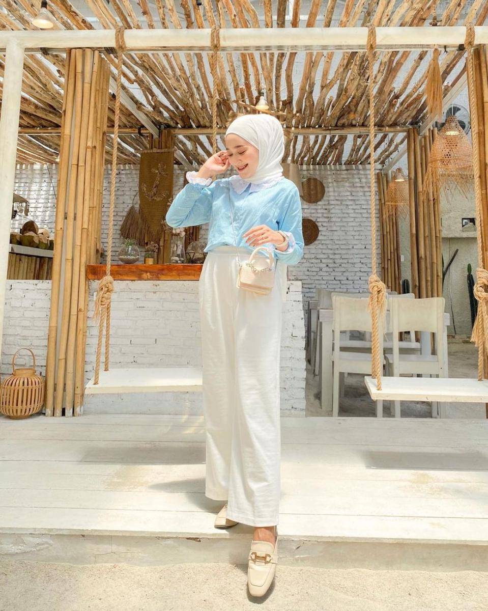 OOTD hijab nuansa biru ala Seviqe Febinita (instagram.com/seviqfebinita)