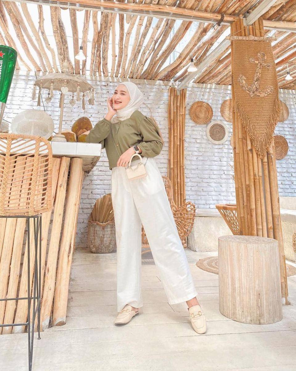 OOTD hijab cewek bumi ala selebgram Seviqe Febinita (instagram.com/seviqfebinita)