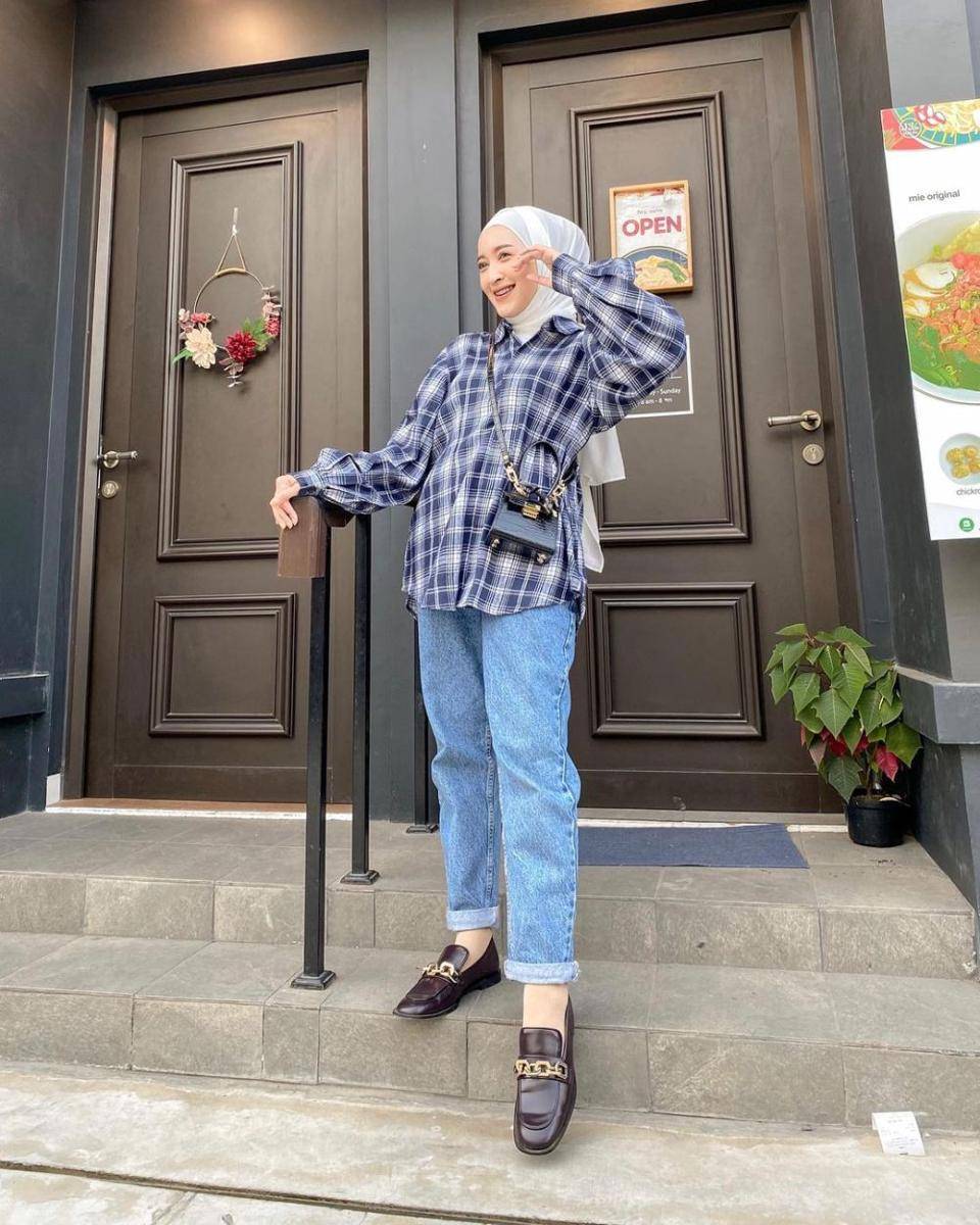 OOTD hijab nuansa biru ala Seviqe Febinita (instagram.com/seviqfebinita)
