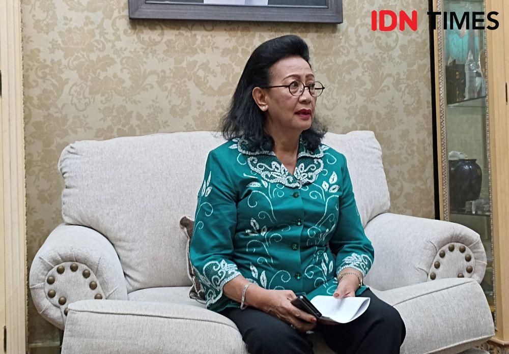 GKR Hemas, Jalankan Peran Permaisuri, Ibu dan Senator secara Bersama