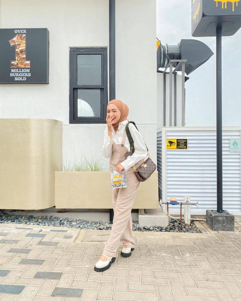OOTD hijab cewek bumi ala selebgram Seviqe Febinita (instagram.com/seviqfebinita)