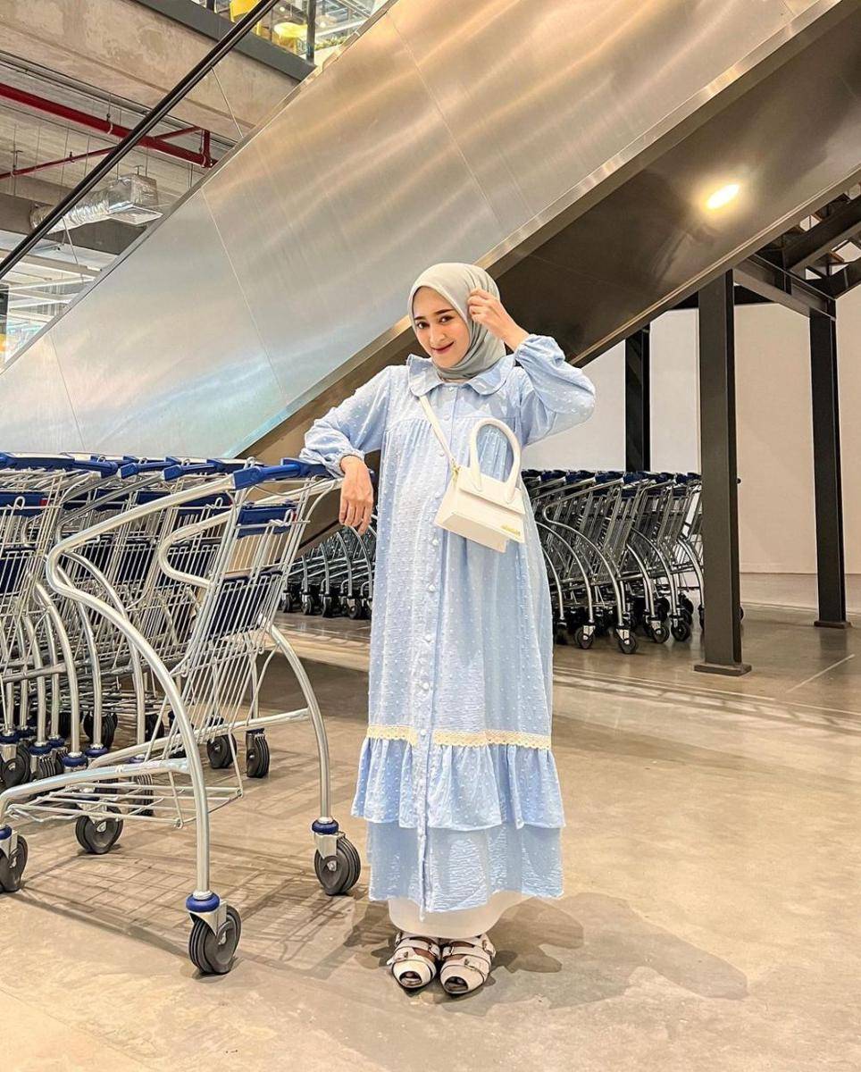 OOTD hijab nuansa biru ala Seviqe Febinita (instagram.com/seviqfebinita)