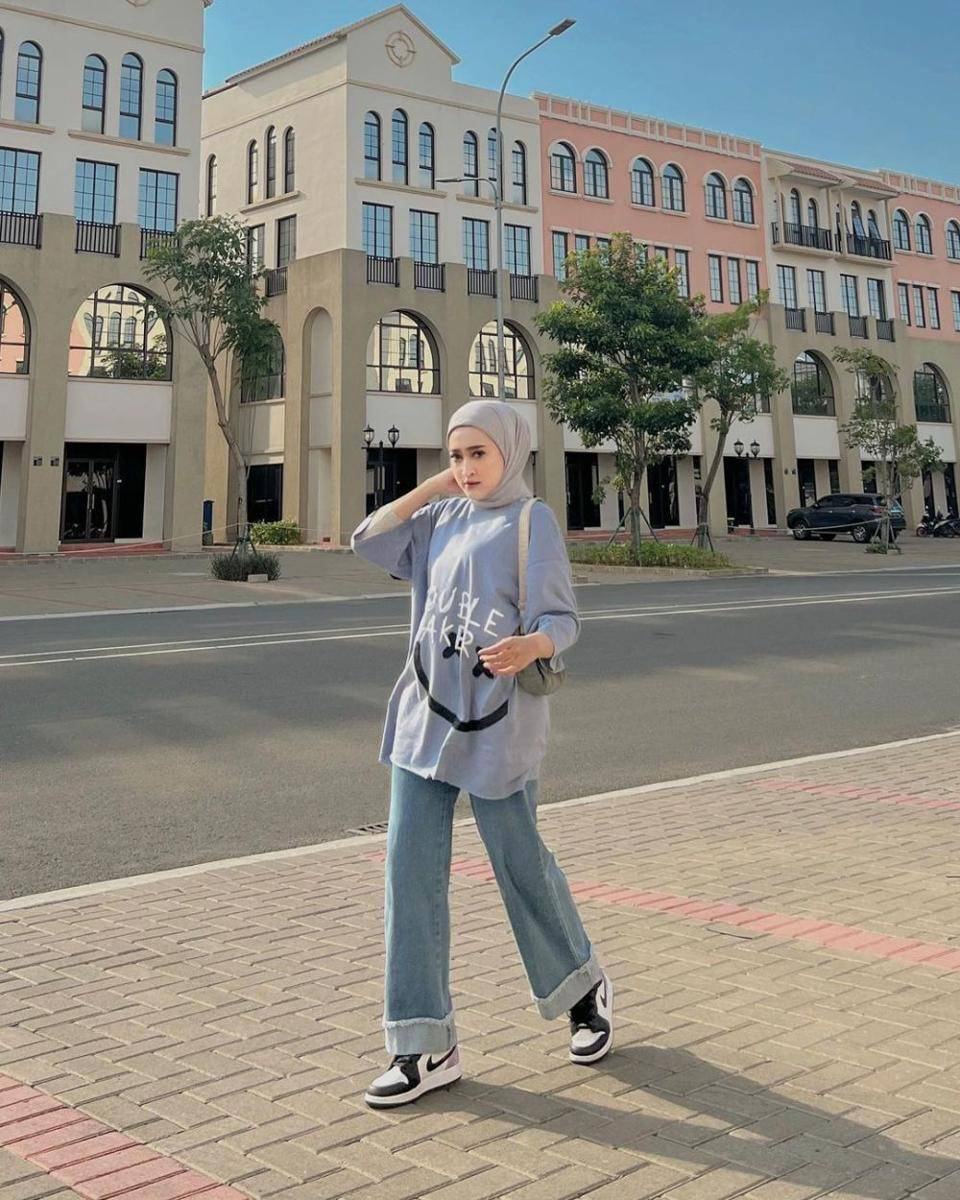 OOTD hijab nuansa biru ala Seviqe Febinita (instagram.com/seviqfebinita)