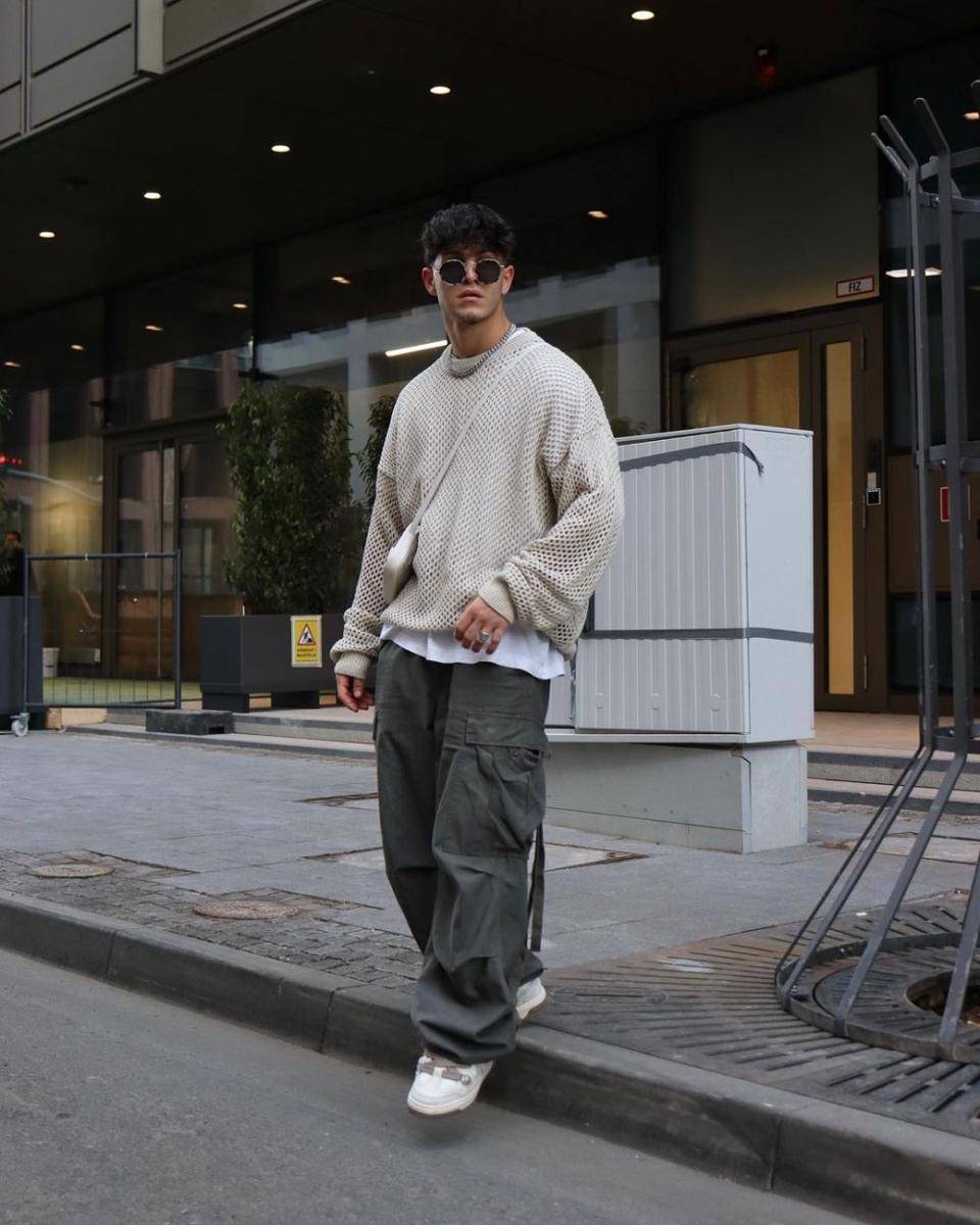 ilustrasi padu padan celana baggy dan sweater (instagram.com/robertosi_)