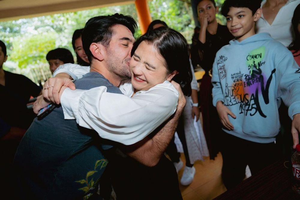 9 Momen Prilly Beri Kejutan Ulang Tahun buat Reza, Tuai Pro Kontra