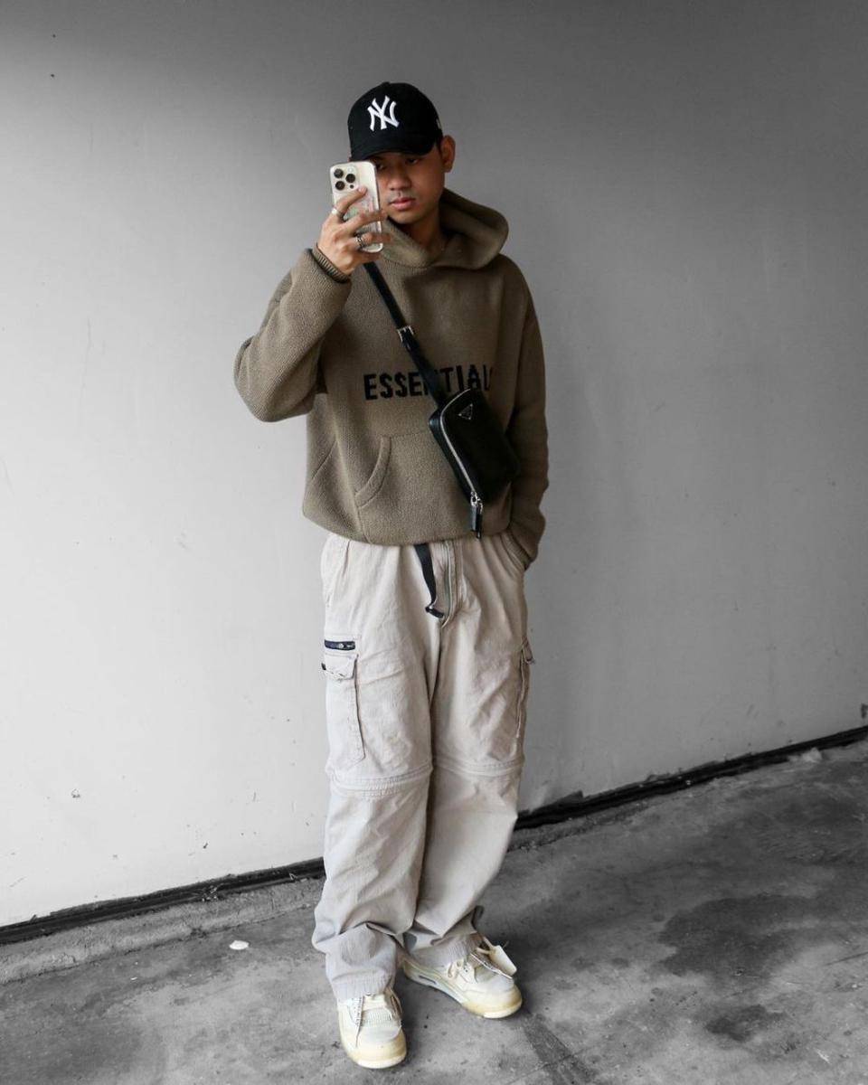 ilustrasi padu padan celana baggy dan hoodie (instagram.com/haikettua_atl)