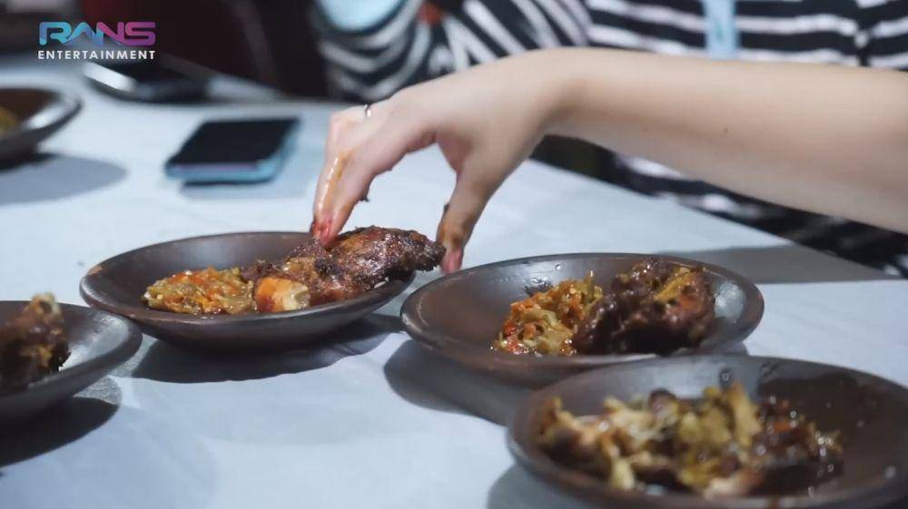 Nagita datangkan warung kaki lima (YouTube.com/Rans Entertainment)