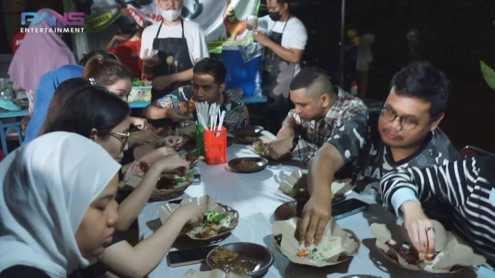 Nagita datangkan warung kaki lima (YouTube.com/Rans Entertainment)