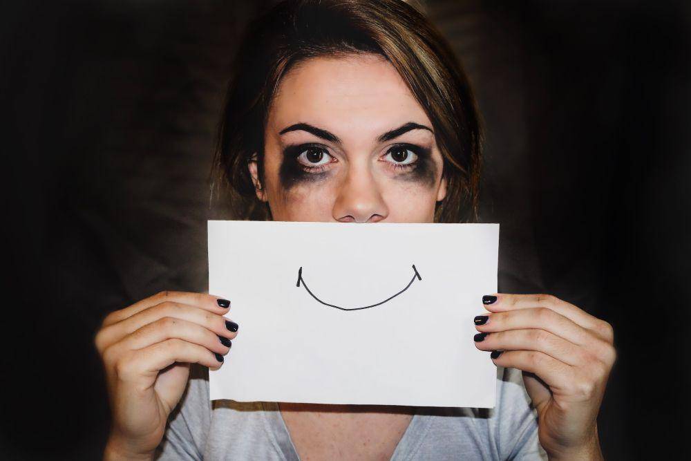 ilustrasi depresi yang membuat penderitanya pura-pura bahagia (unsplash.com/Sydney Sims)