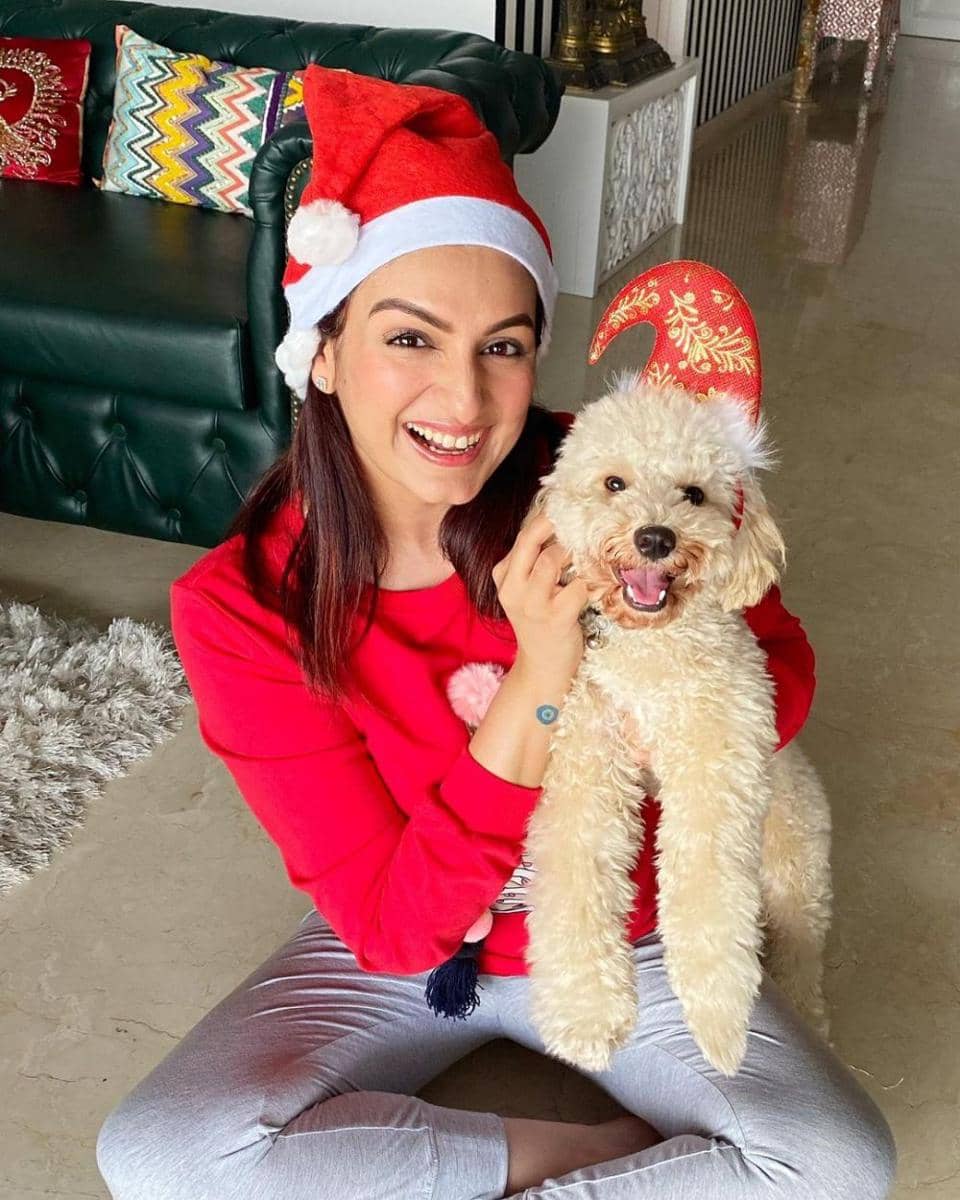 Akriti Kakar dan anjingnya (instagram.com/akritikakar)