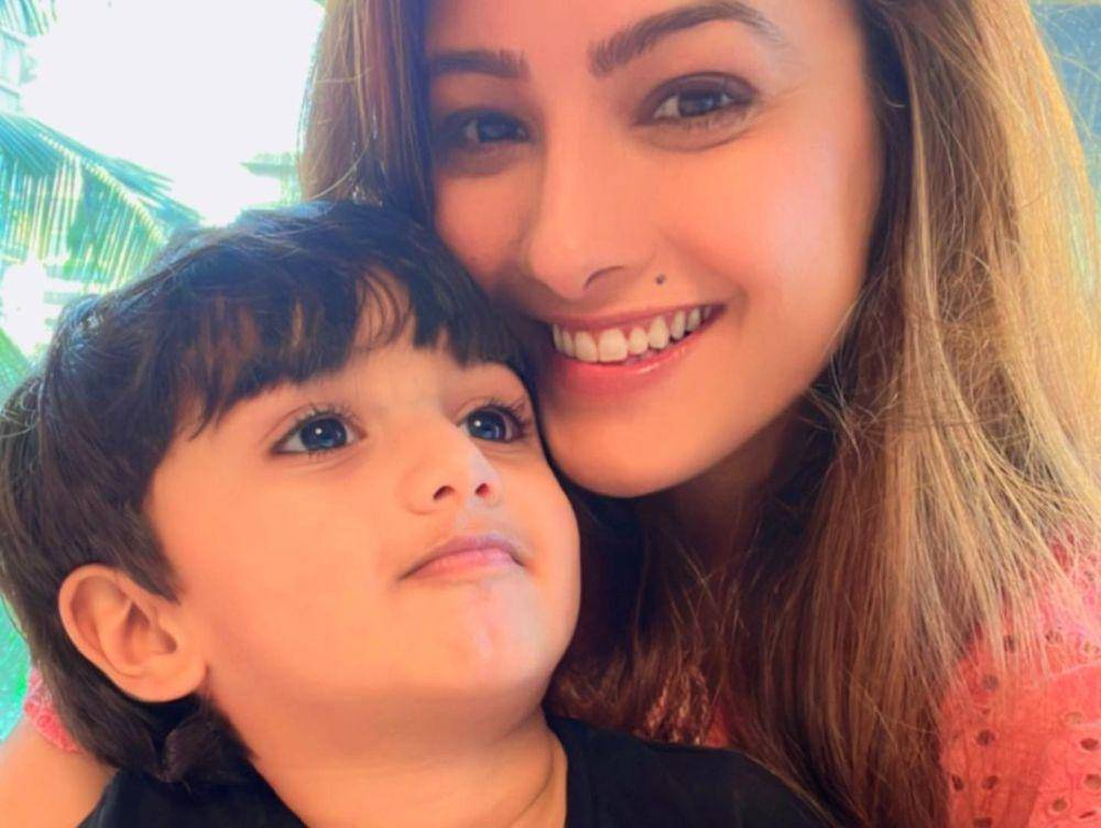 Anita Hassanandani dan putranya (instagram.com/anitahassanandani)