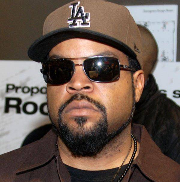 Ice Cube di pemutaran film Ride Along di AMC River East 21 Theatres, Chicago, IL, USA pada 9 Januari 2014. (commons.wikimedia.org/Adam Bielawski)