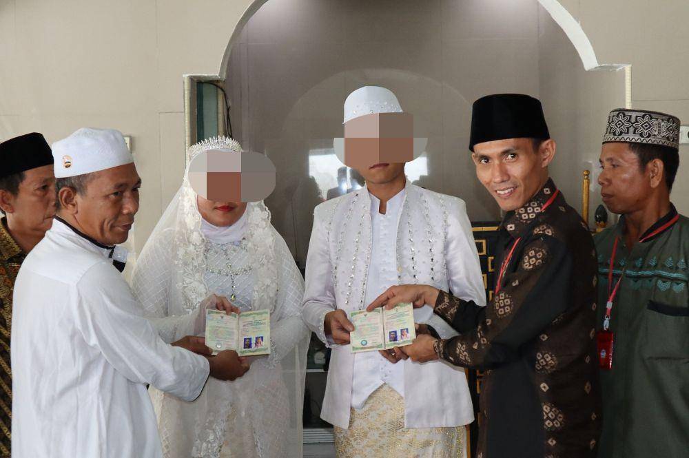 (Pasangan pengantin yang merupakan warga binaan Lapas Sekayu usai menggelar akad nikah) IDN Times/Istimewa