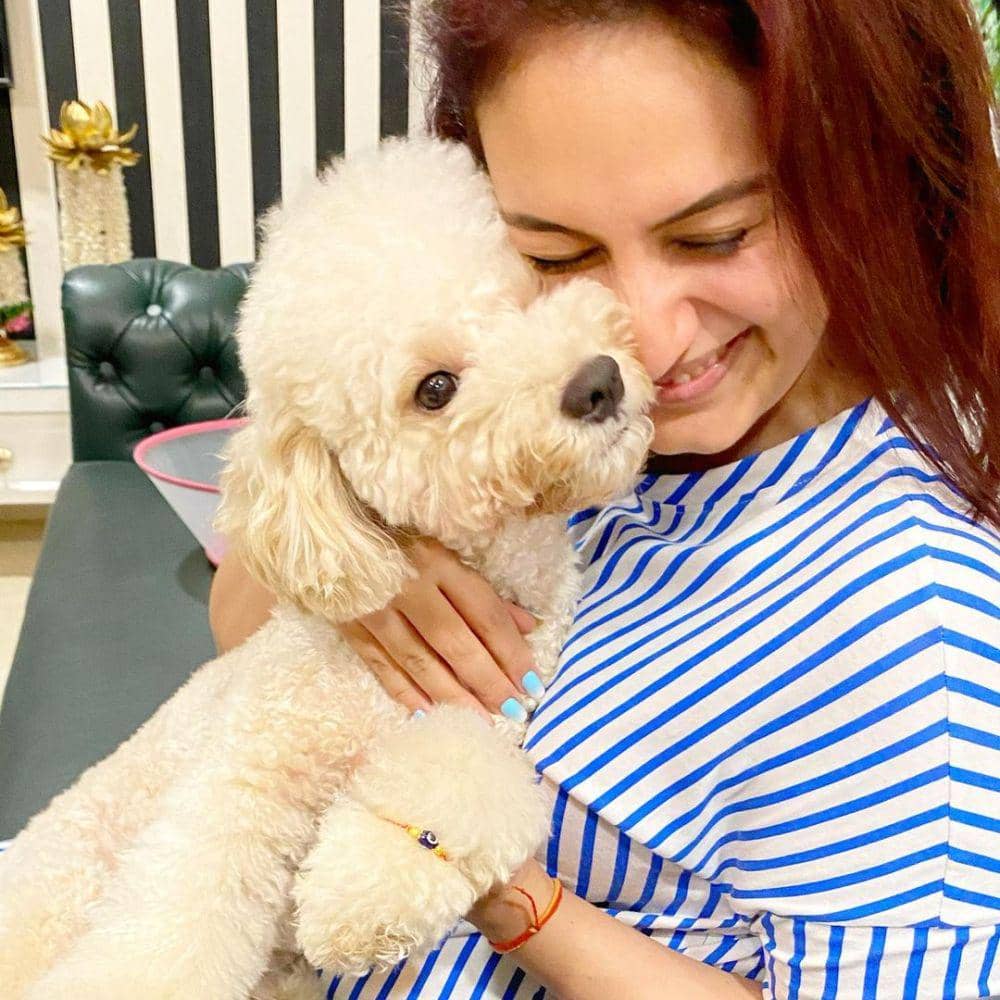 Akriti Kakar dan anjingnya (instagram.com/mynameisaudio)